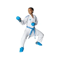 Kampstilling i Kumite Master junior gi med bl� handsker